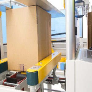 Armadora automática de cajas con máquina selladora de cinta inferior - Modelo CE-40